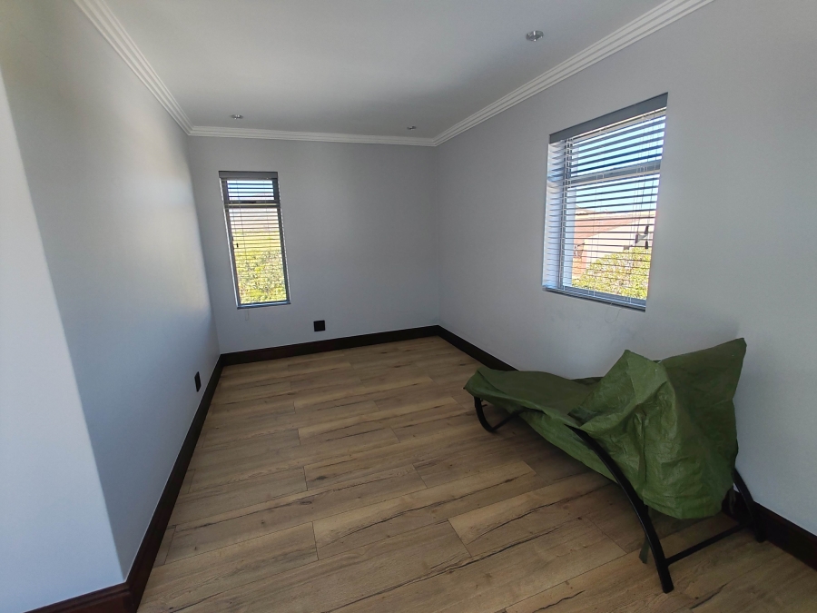 7 Bedroom Property for Sale in Perlemoenbaai Western Cape